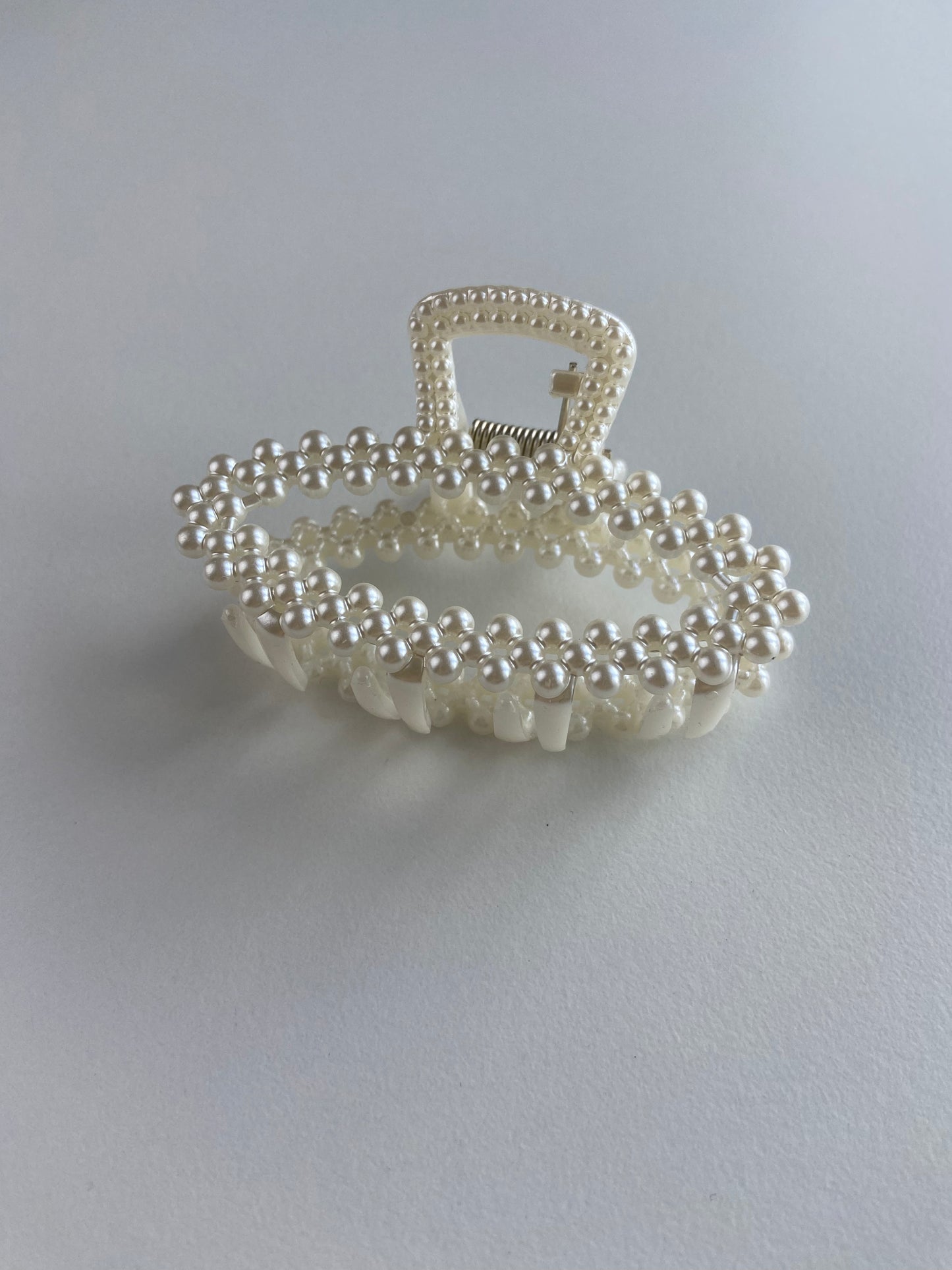 Pearl Look Oval Hair Clip