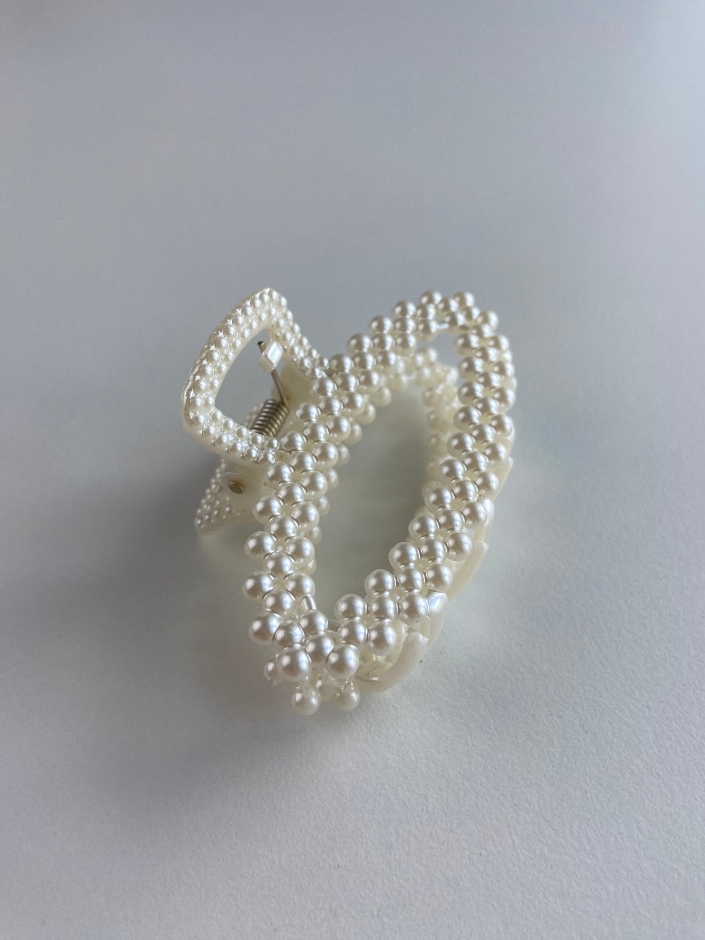Pearl Look Oval Hair Clip